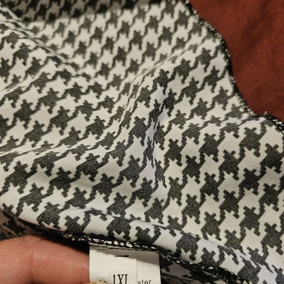 Chic Black and White Houndstooth Long Sleeve Dress - Picture 2 of 2